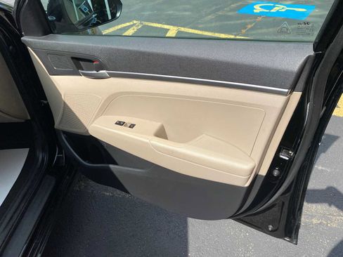 Used 2019 Hyundai Elantra SE FWD image 27