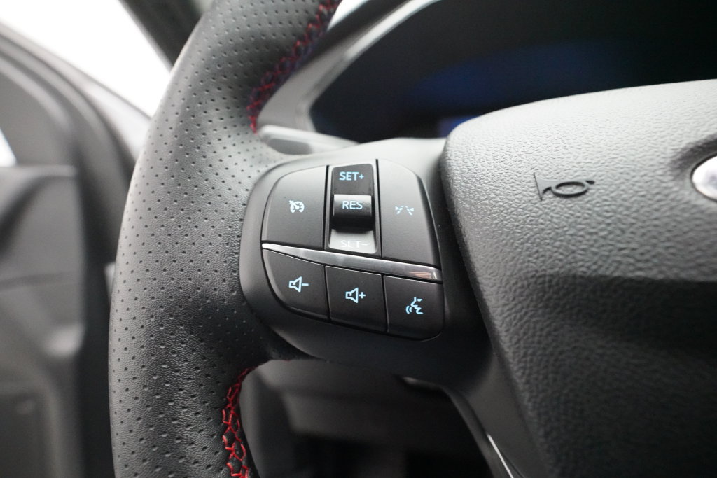 Used 2025 Ford Escape ST-Line Select AWD/4WD image 18