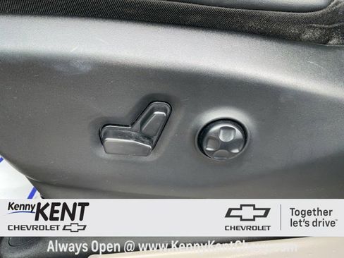 Used 2023 Chrysler Pacifica Touring-L image 24