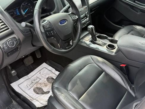 Used 2019 Ford Explorer XLT w/ Equipment Group 202A FWD image 15