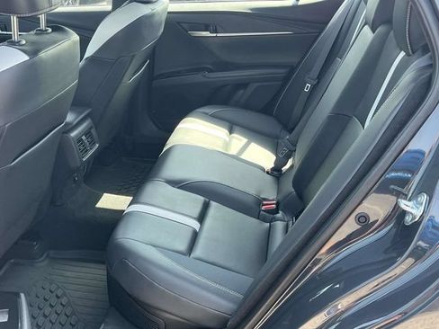 Used 2025 Toyota Camry SE FWD image 15