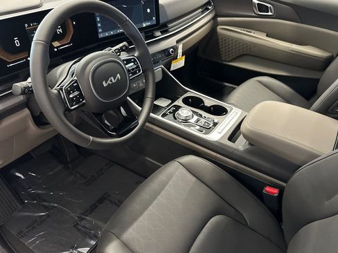 New 2026 Kia Carnival EX image 6