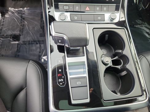 Used 2023 Audi Q8 Premium Plus image 16