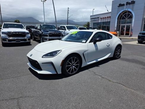 Used 2023 Toyota GR86 RWD image 3