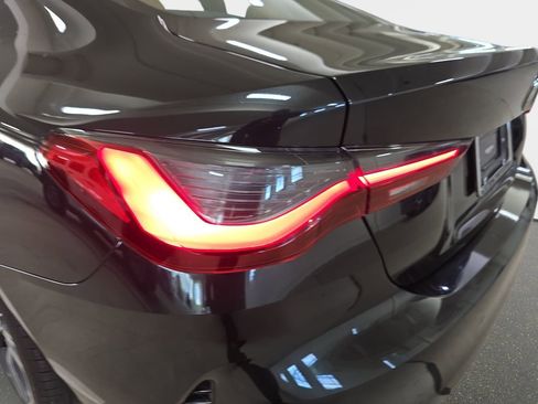 Used 2024 BMW 430i Coupe w/ Convenience Package RWD image 32