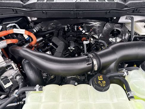 New 2025 Ford F150 Lariat w/ Equipment Group 501A Mid image 16