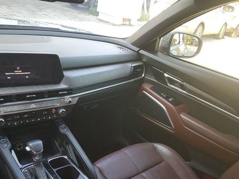 Certified 2023 Kia Telluride EX w/ EX Captain's Chair Package FWD image 15
