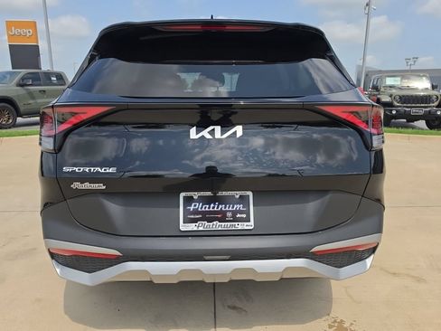 Used 2023 Kia Sportage EX FWD image 4