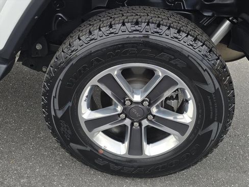 Used 2021 Jeep Wrangler Unlimited Sahara image 14