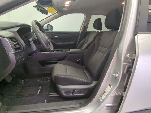 Used 2024 Nissan Rogue SV image 12