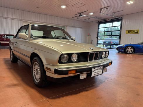 Used 1990 BMW 325i Convertible image 8