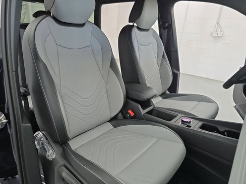 New 2026 Volkswagen Tiguan SE R-Line FWD image 10