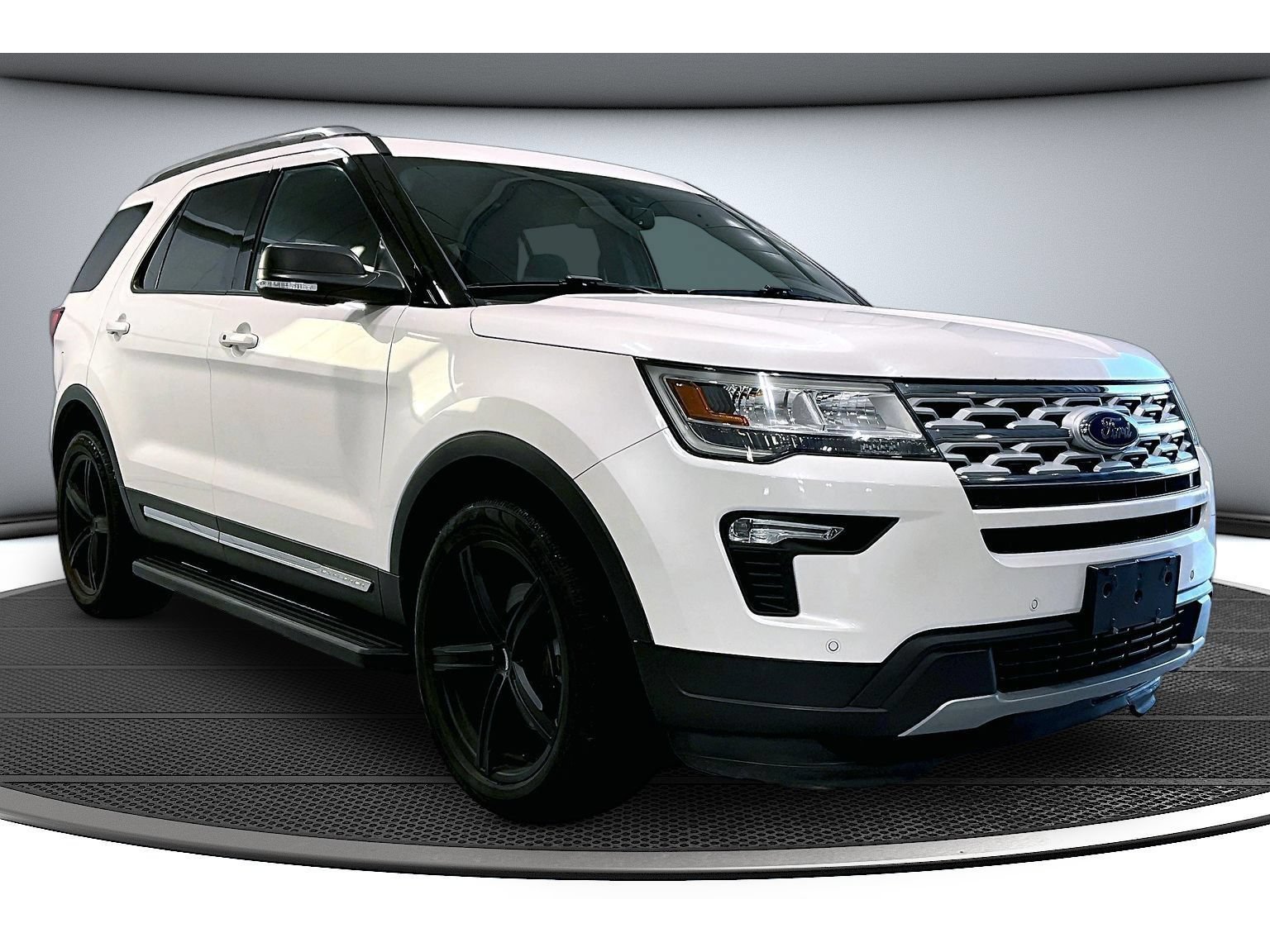 Used 2019 Ford Explorer XLT w/ Equipment Group 201A AWD/4WD image 2