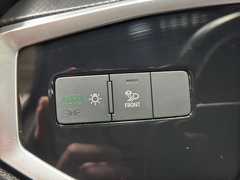 Used 2025 Audi Q3 2.0T Premium image 32