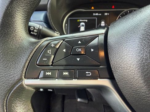 Used 2024 Nissan Versa SV w/ Trunk Package image 24