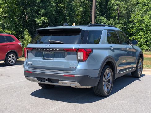 Used 2025 Ford Explorer Active w/ Active Comfort Package AWD/4WD image 3