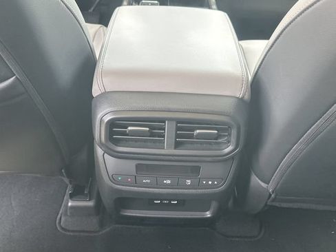 Used 2024 Honda Pilot Touring image 14