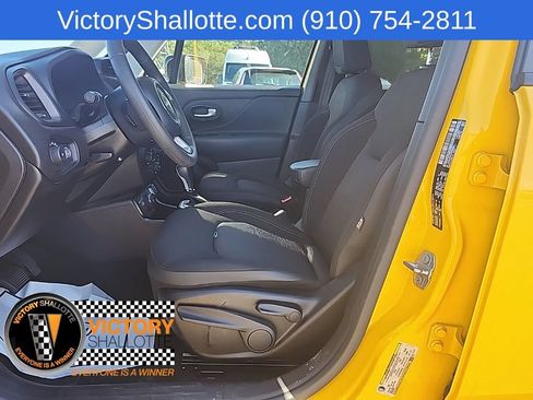 Used 2023 Jeep Renegade Latitude AWD/4WD image 17