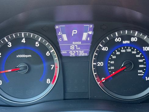 Used 2012 Hyundai Accent SE FWD image 31