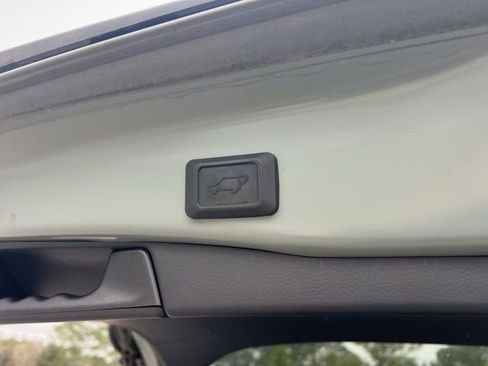 Used 2021 Toyota RAV4 XLE Premium image 32