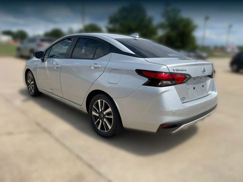 Used 2021 Nissan Versa SV FWD image 5