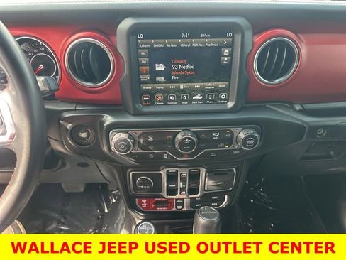 Used 2022 Jeep Gladiator Rubicon w/ LED Lighting Group AWD/4WD image 18
