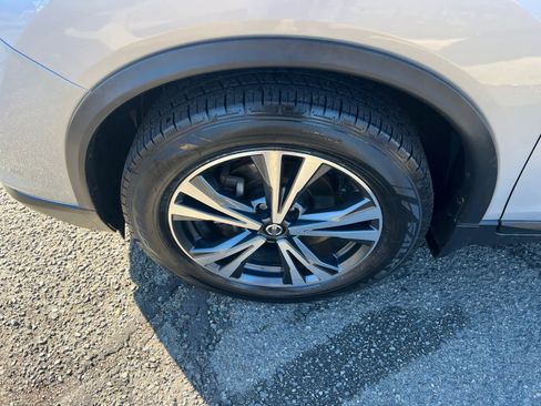 Used 2017 Nissan Rogue SL w/ SL Premium Package image 10