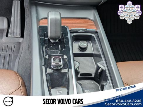 Used 2023 Volvo XC60 B5 Plus w/ Climate Package AWD/4WD image 18