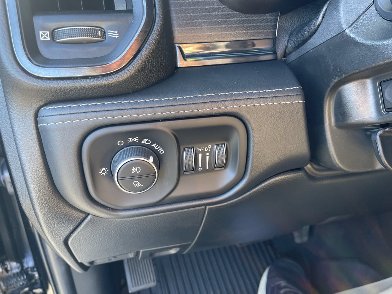 Used 2022 RAM 3500 Limited AWD/4WD image 18