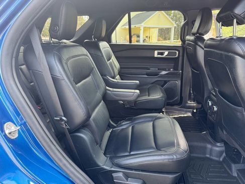 Used 2020 Ford Explorer XLT w/ Equipment Group 202A AWD/4WD image 20