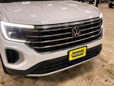 Used 2025 Volkswagen Atlas SE AWD/4WD image 29