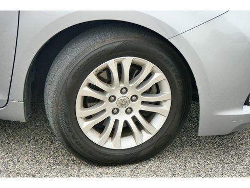 Used 2015 Toyota Sienna XLE Premium FWD image 33