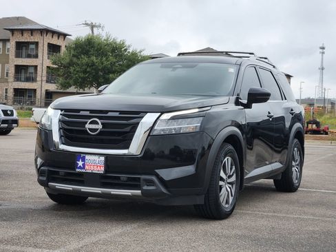 Used 2023 Nissan Pathfinder SL AWD/4WD image 2