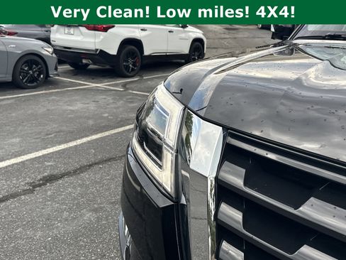 Used 2024 Nissan Armada SL w/ Captain's Chairs Package image 12