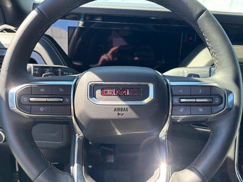 Used 2025 GMC Yukon Elevation image 12