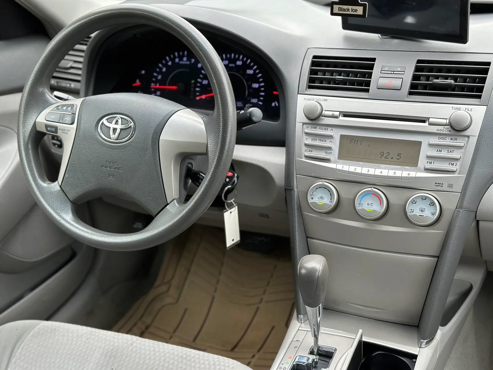 Used 2011 Toyota Camry LE FWD image 23