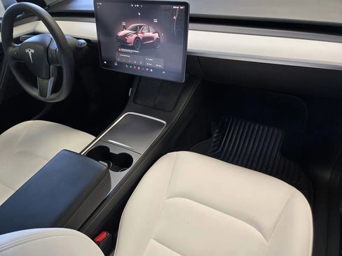 Used 2024 Tesla Model Y Performance AWD/4WD image 5