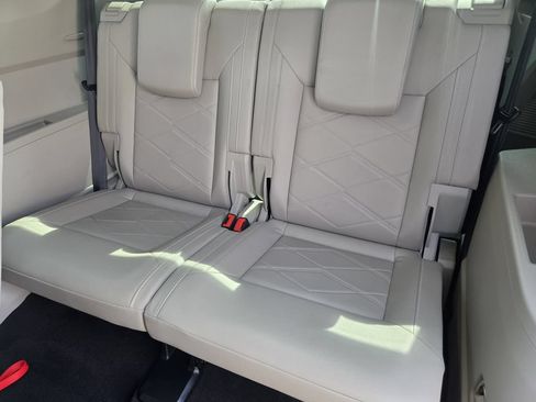 Used 2025 Volkswagen Atlas SE AWD/4WD image 24