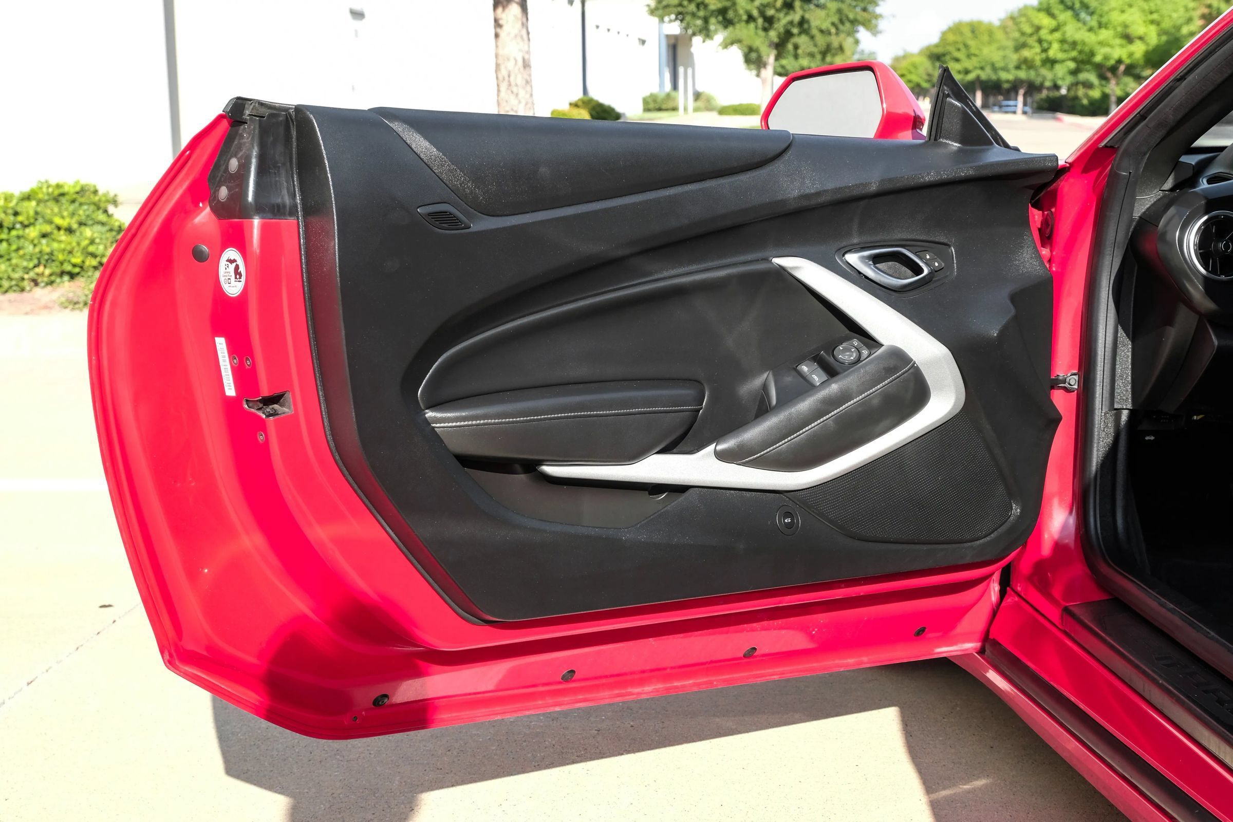Used 2020 Chevrolet Camaro LT RWD image 38