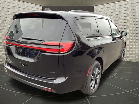 New 2026 Chrysler Pacifica Select w/ S Appearance Package image 7