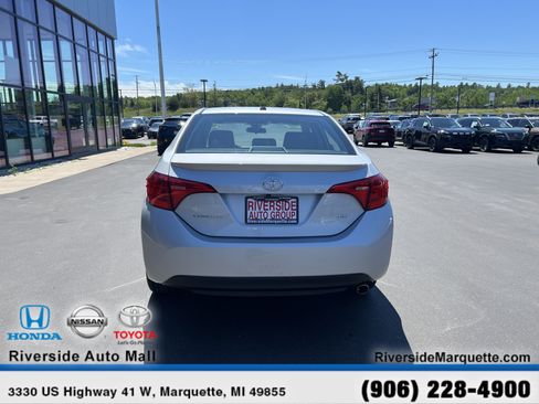 Used 2018 Toyota Corolla SE w/ SE Premium Package FWD image 8