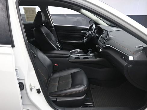 Used 2019 Nissan Altima 2.5 SR FWD image 26