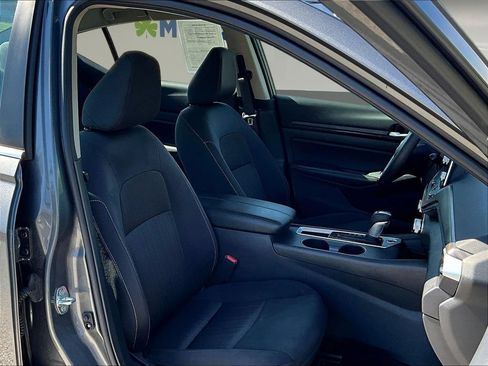Used 2025 Nissan Altima 2.5 SV FWD image 29
