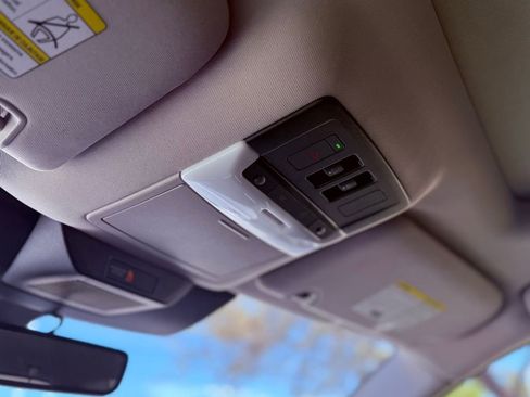 Used 2025 Nissan Pathfinder SL w/ SL Premium Package image 16