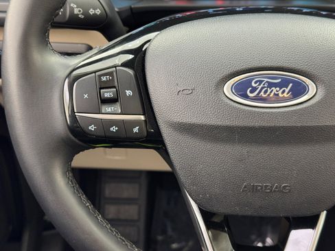 Used 2022 Ford Escape SE w/ Cold Weather Package image 19