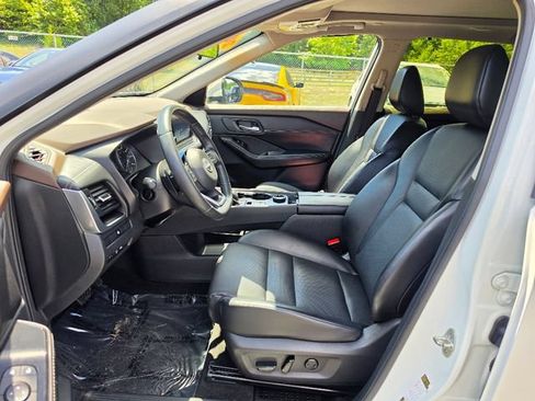 Used 2023 Nissan Rogue SV w/ SV Premium B Package AWD/4WD image 21