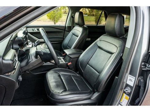 Used 2024 Ford Explorer Limited image 11