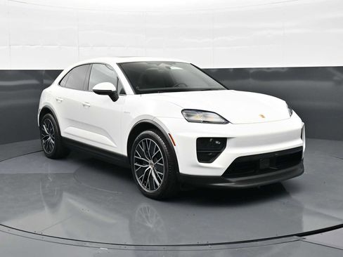 Certified 2025 Porsche Macan Electric RWD image 28