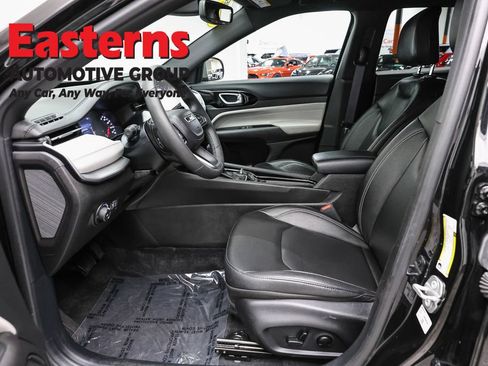 Used 2025 Jeep Compass Limited AWD/4WD image 14