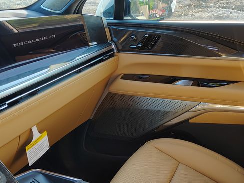 New 2025 Cadillac Escalade IQ Luxury 2 image 31